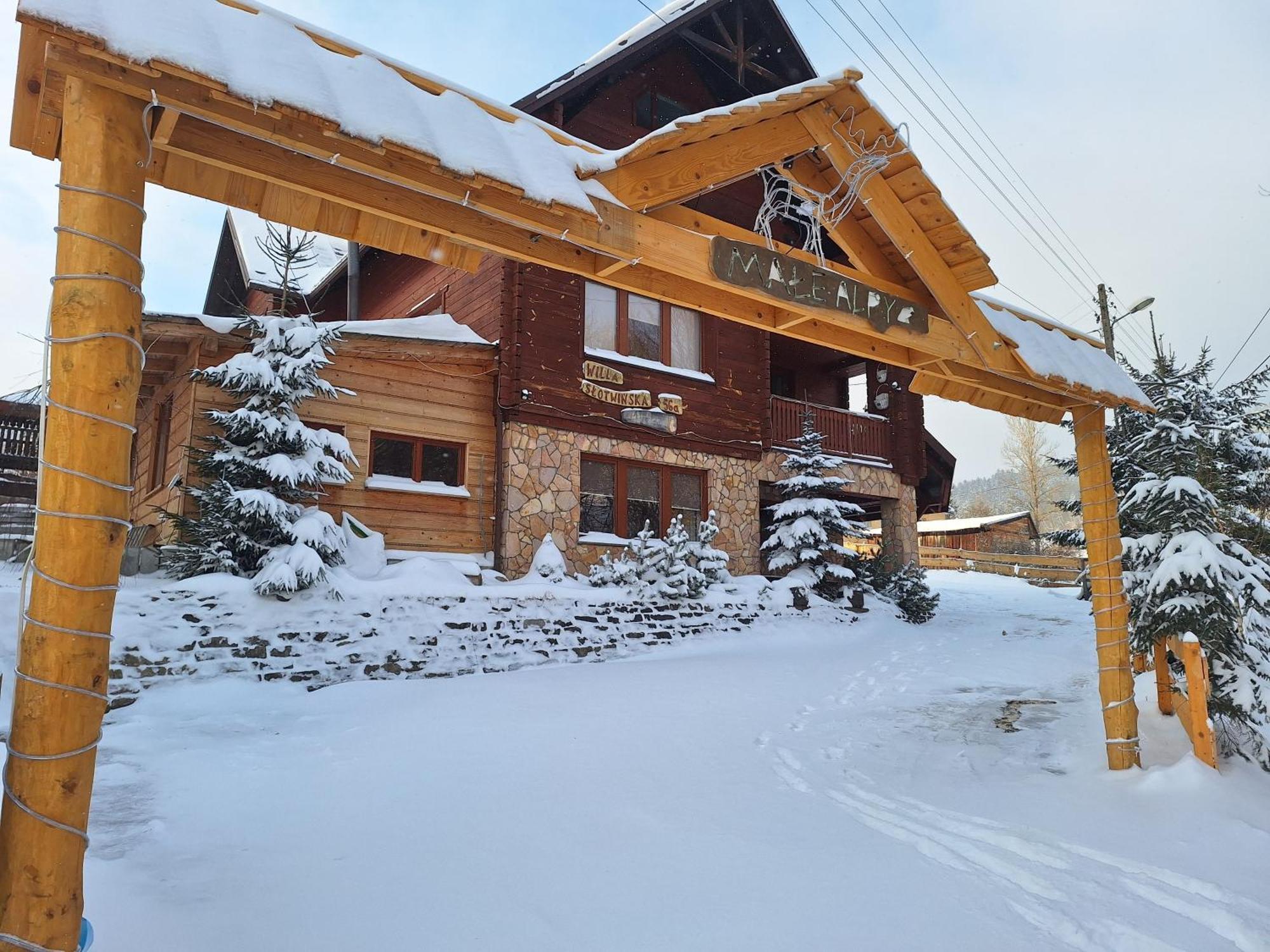 Willa Male Alpy 300 M Od Kompleksow Narciarskich Krynica-Zdrój Esterno foto